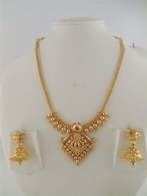 gold necklace designs online.